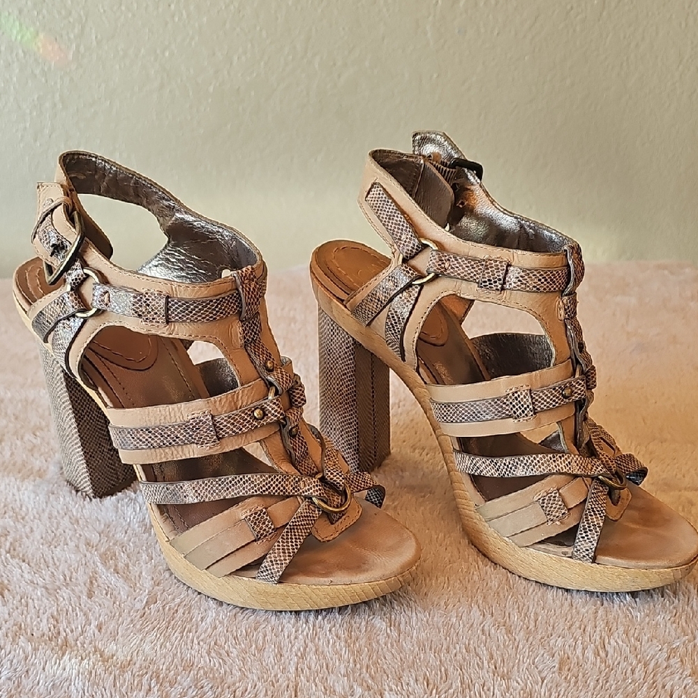 Stylish Tan and Gold Women's Heels